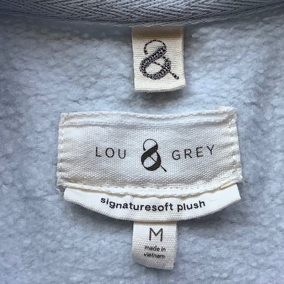 Lou and Grey Signaturesoft light powder blue sweatshirt w/ hi lo hem Medium - Picture 4 of 9